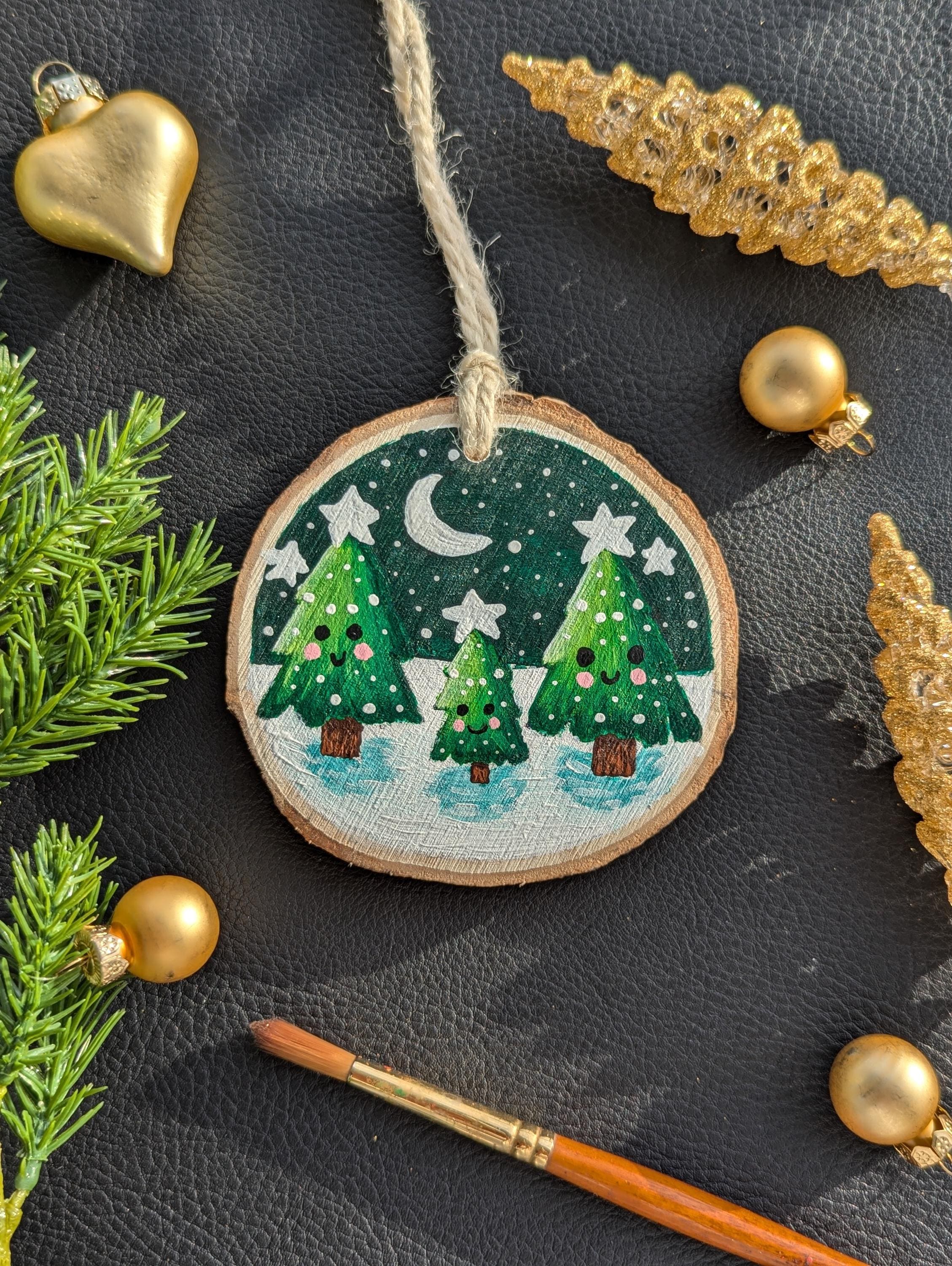 Family Christmas Ornament: Hand Painted Wood Slice Rustic Tree Decor, Acrylic Paint, Wood slice, Twine Loop, Varnish, 2026